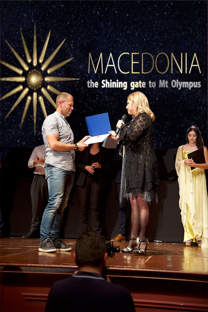 ΦΙΛΜ - ΜΑΚΕΔΟΝΙΑ Η ΛΑΜΠΕΡΗ ΠΥΛΗ ΤΟΥ ΟΛΥΜΠΟΥ ΕΛΑΜΨΕ Η ΜΑΚΕΔΟΝΙΑ ΣΤΗΝ ΠΑΓΚΟΣΜΙΑ ΠΡΕΜΙΕΡΑ
