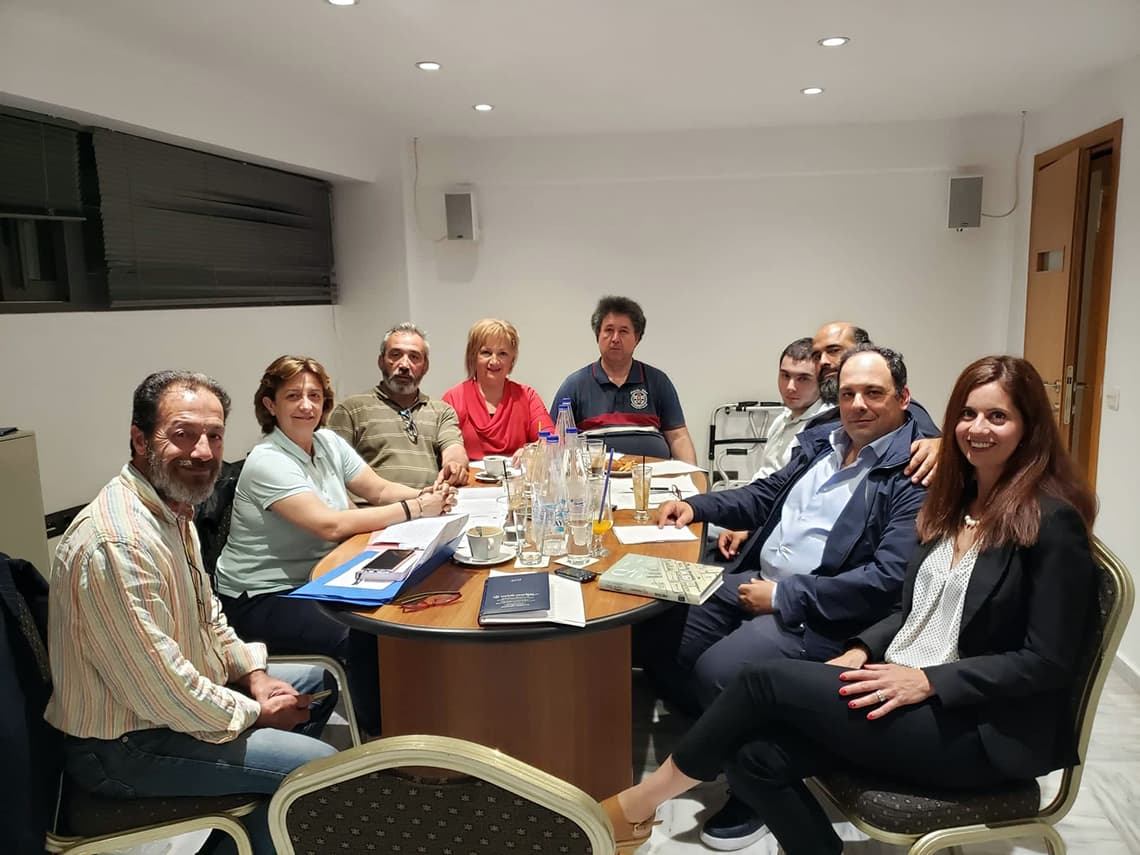Η Ευγενία Φραγκούλη στον Real FM μιλά για την Παγκόσμια Αγκαλιά. Η Ευγενία Φραγκούλη στον Real FM μιλά για την Παγκόσμια Αγκαλιά.